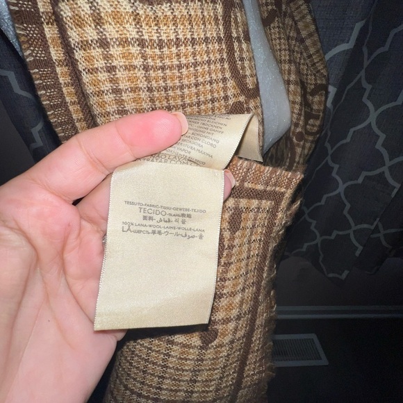 Gucci large GG reversible wool scarf. - Picture 7 of 10